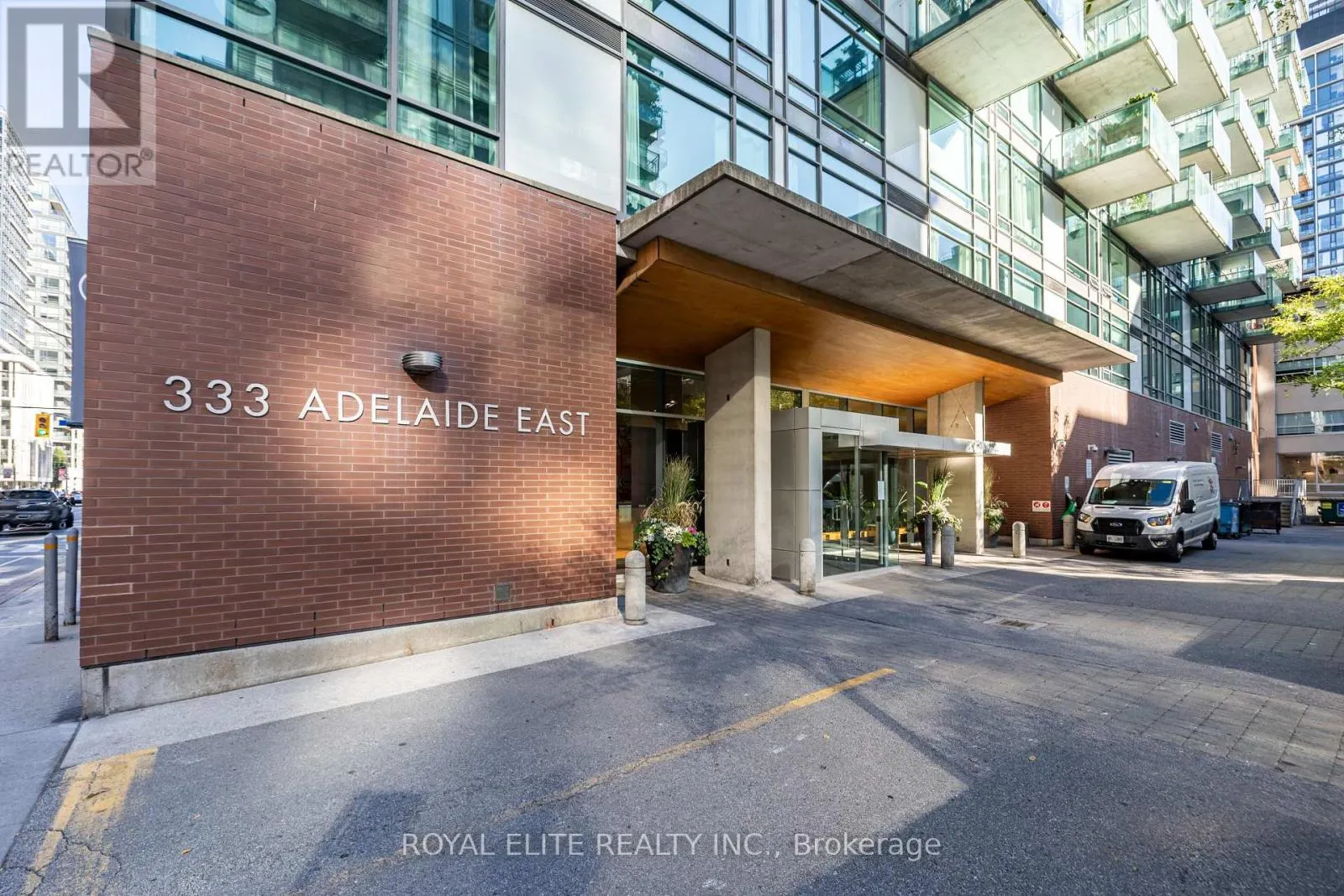 307 - 218 KING STREET E