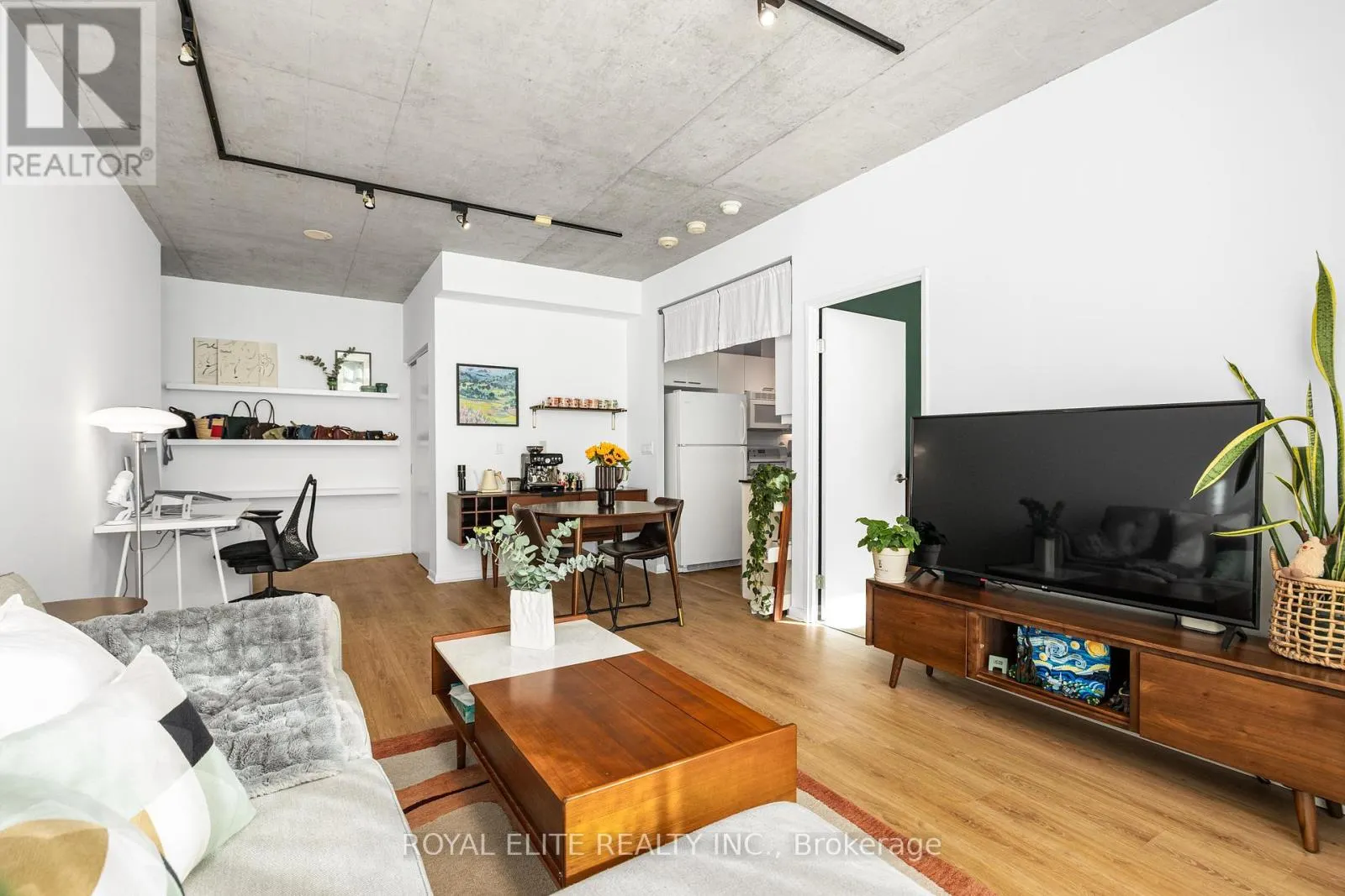 307 - 218 KING STREET E