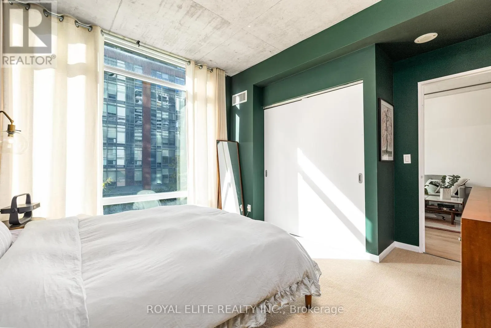 307 - 218 KING STREET E
