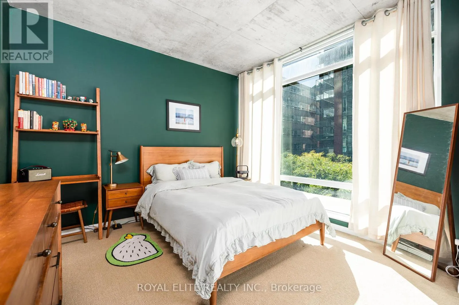 307 - 218 KING STREET E