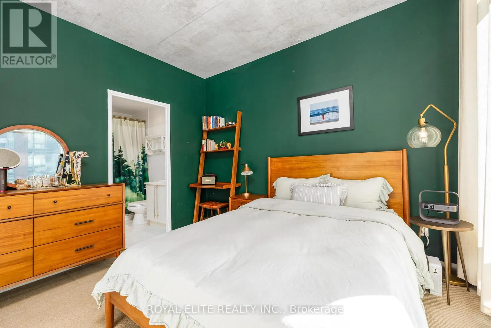 307 - 218 KING STREET E