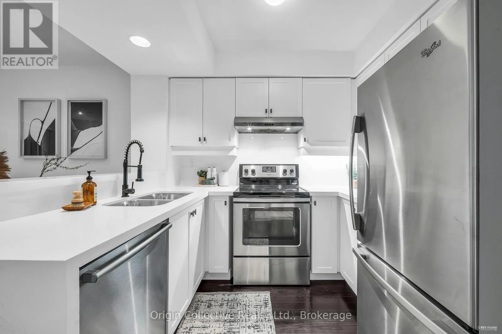 TH17 - 166B NIAGARA STREET