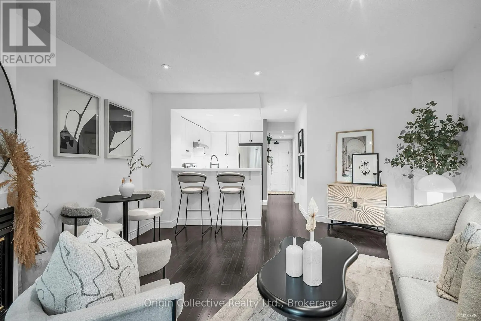 TH17 - 166B NIAGARA STREET