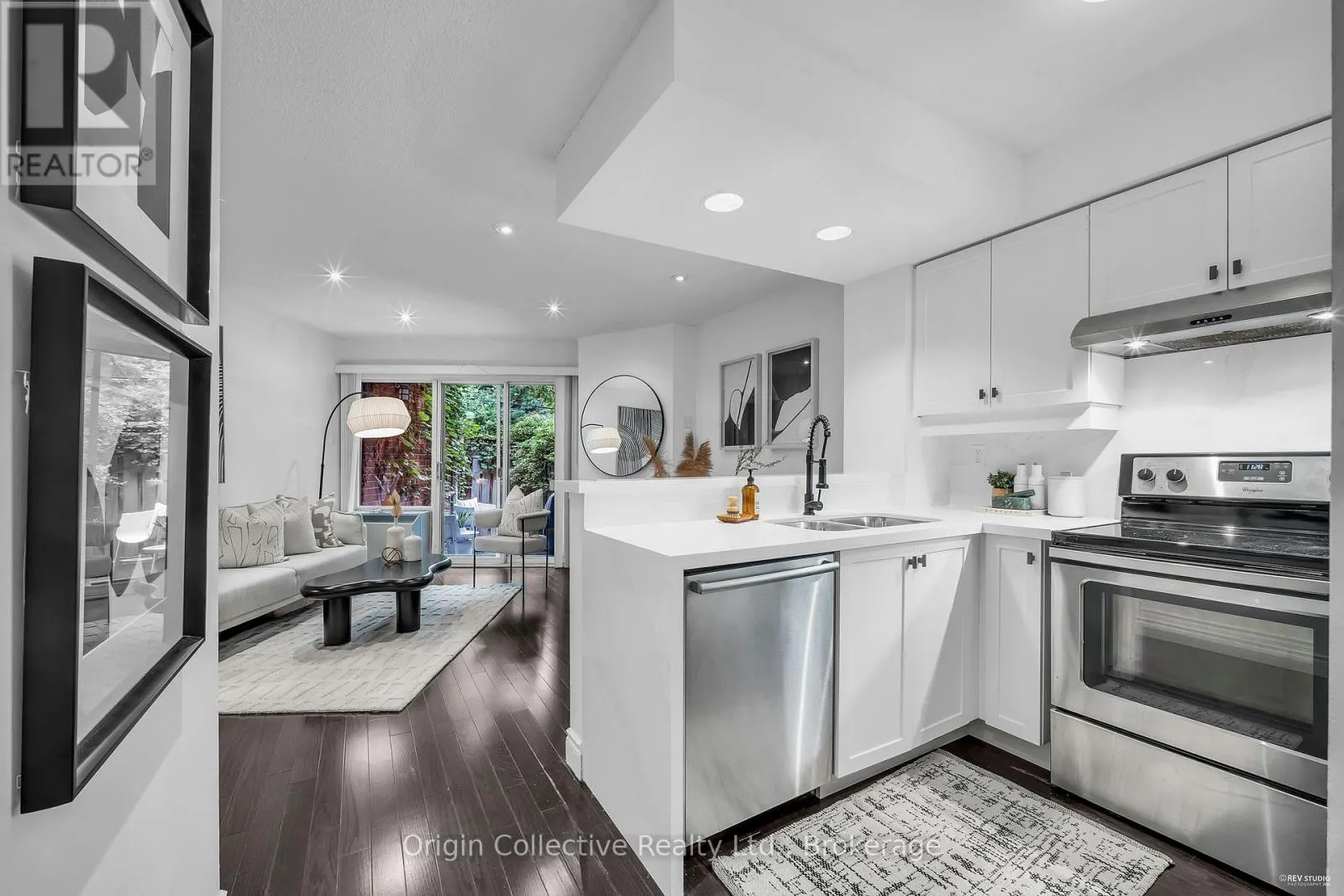 TH17 - 166B NIAGARA STREET