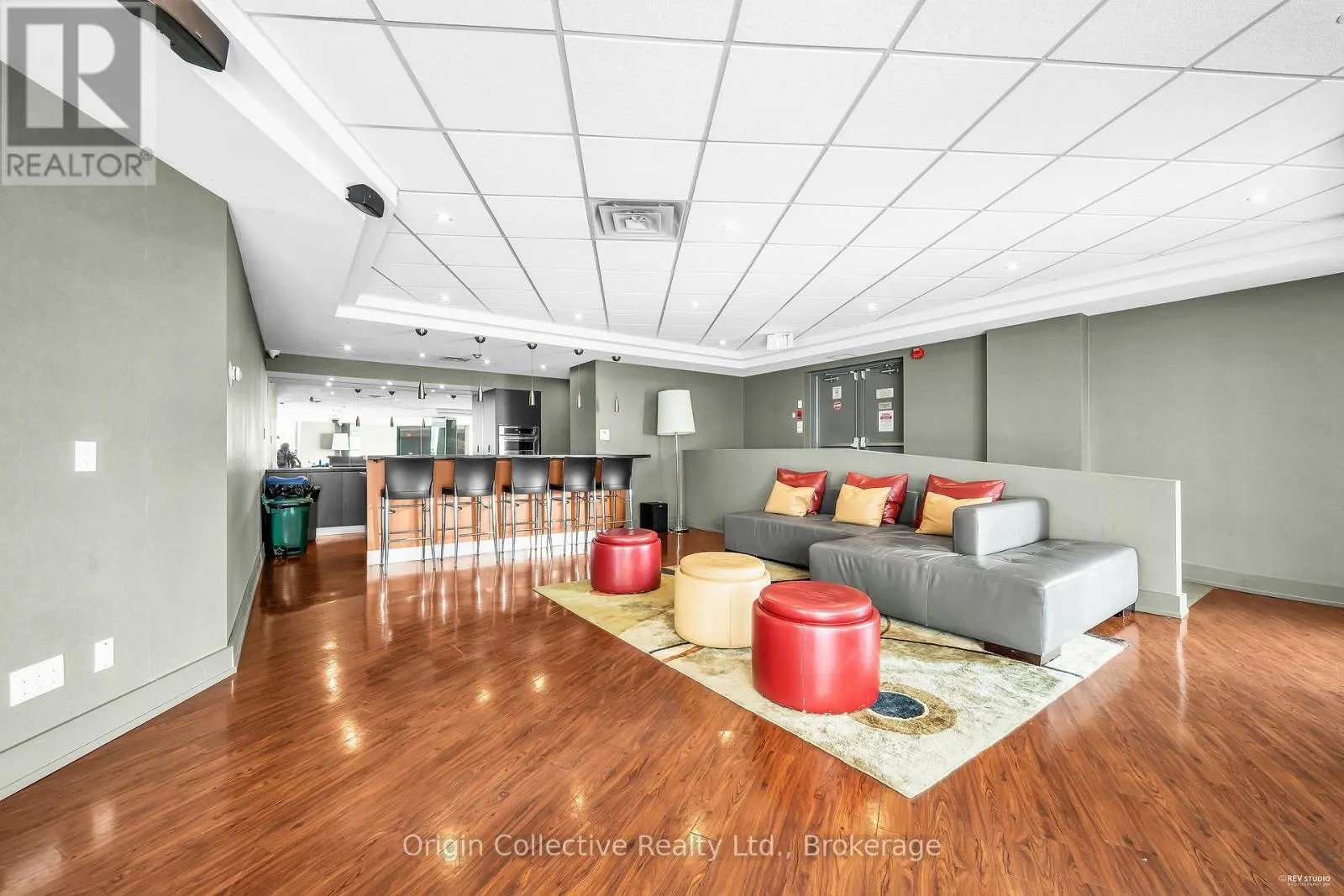 TH17 - 166B NIAGARA STREET