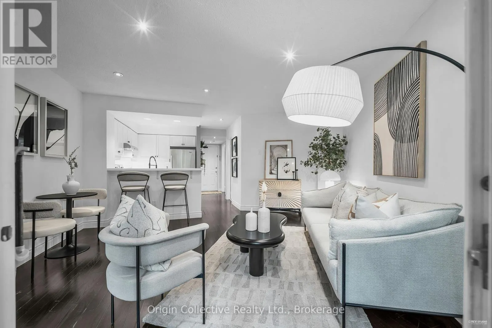 TH17 - 166B NIAGARA STREET