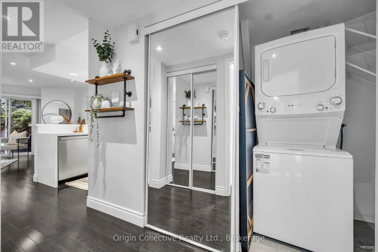 TH17 - 166B NIAGARA STREET