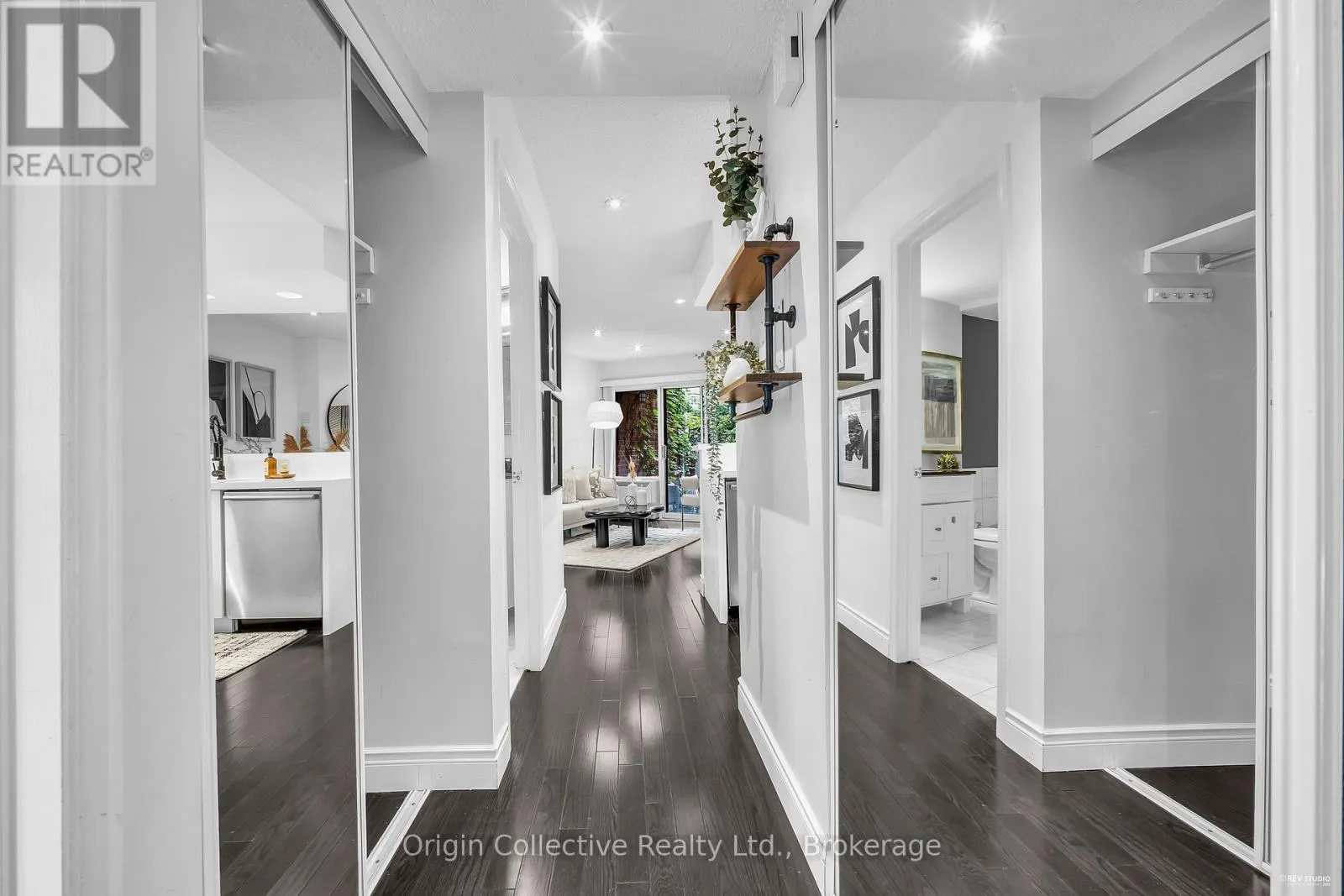 TH17 - 166B NIAGARA STREET