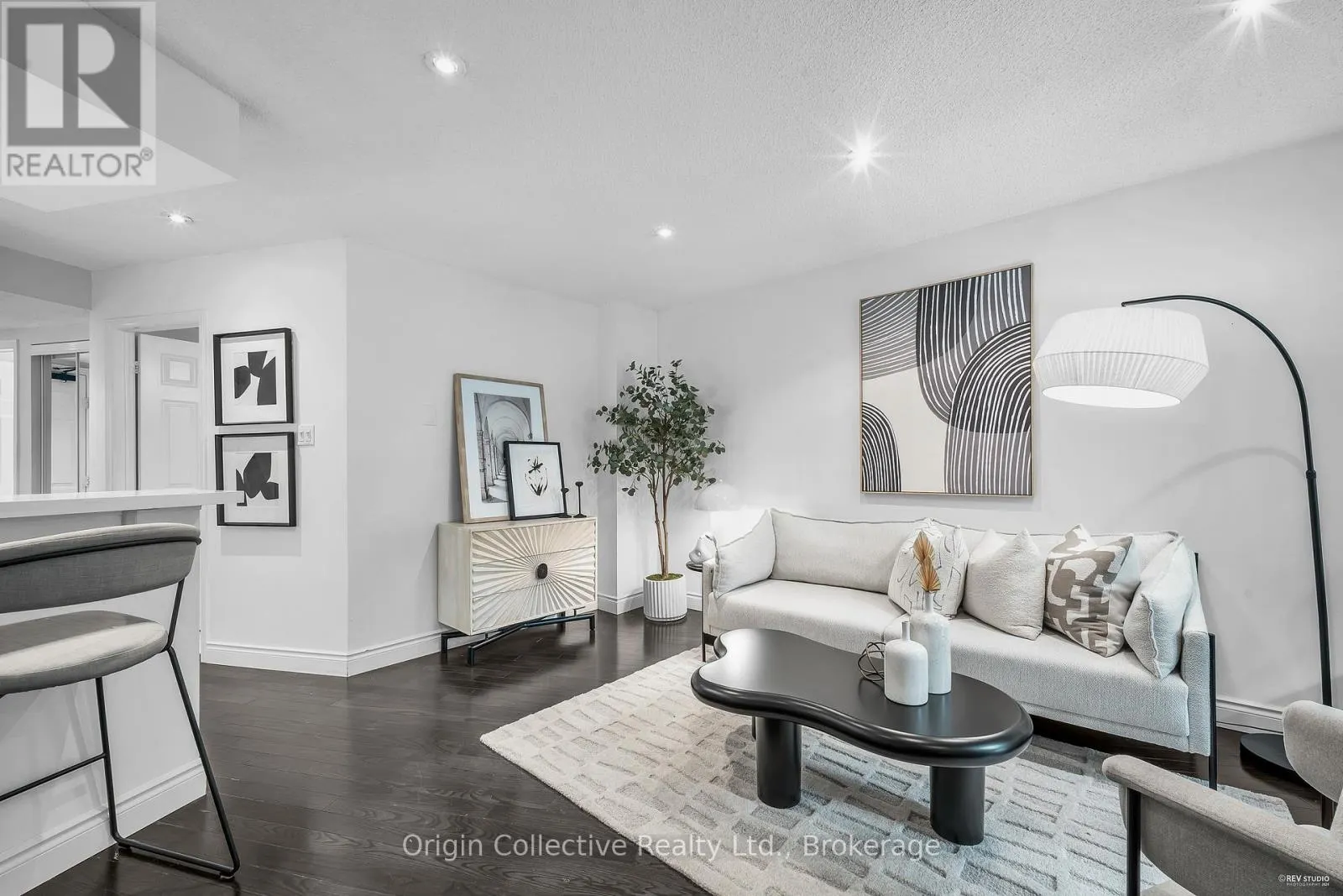 TH17 - 166B NIAGARA STREET