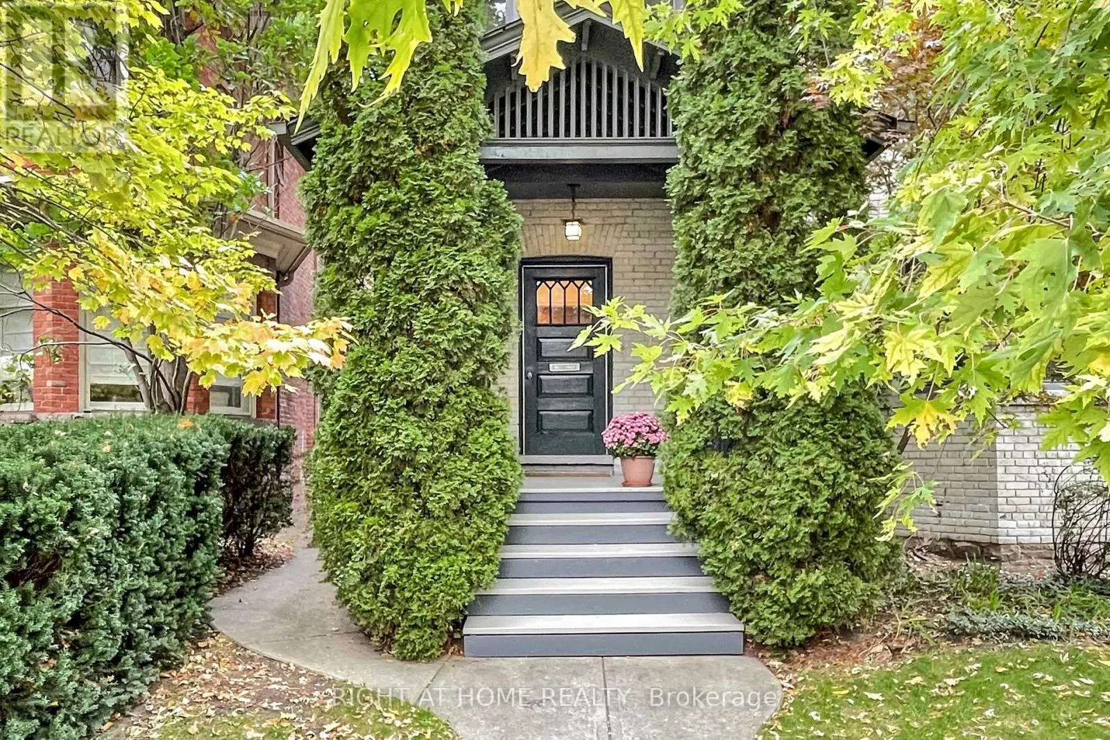 20 MCMASTER AVENUE