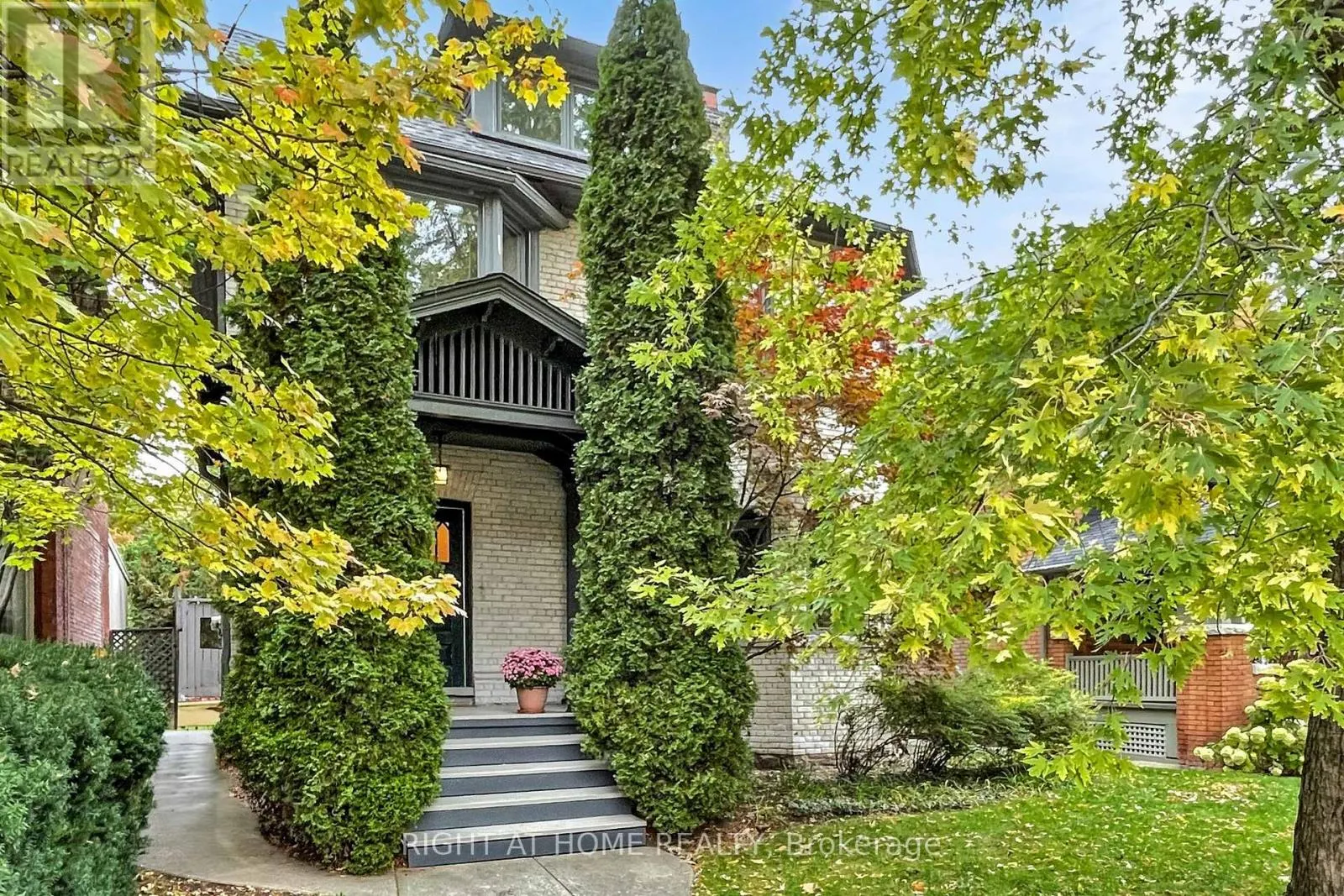 20 MCMASTER AVENUE