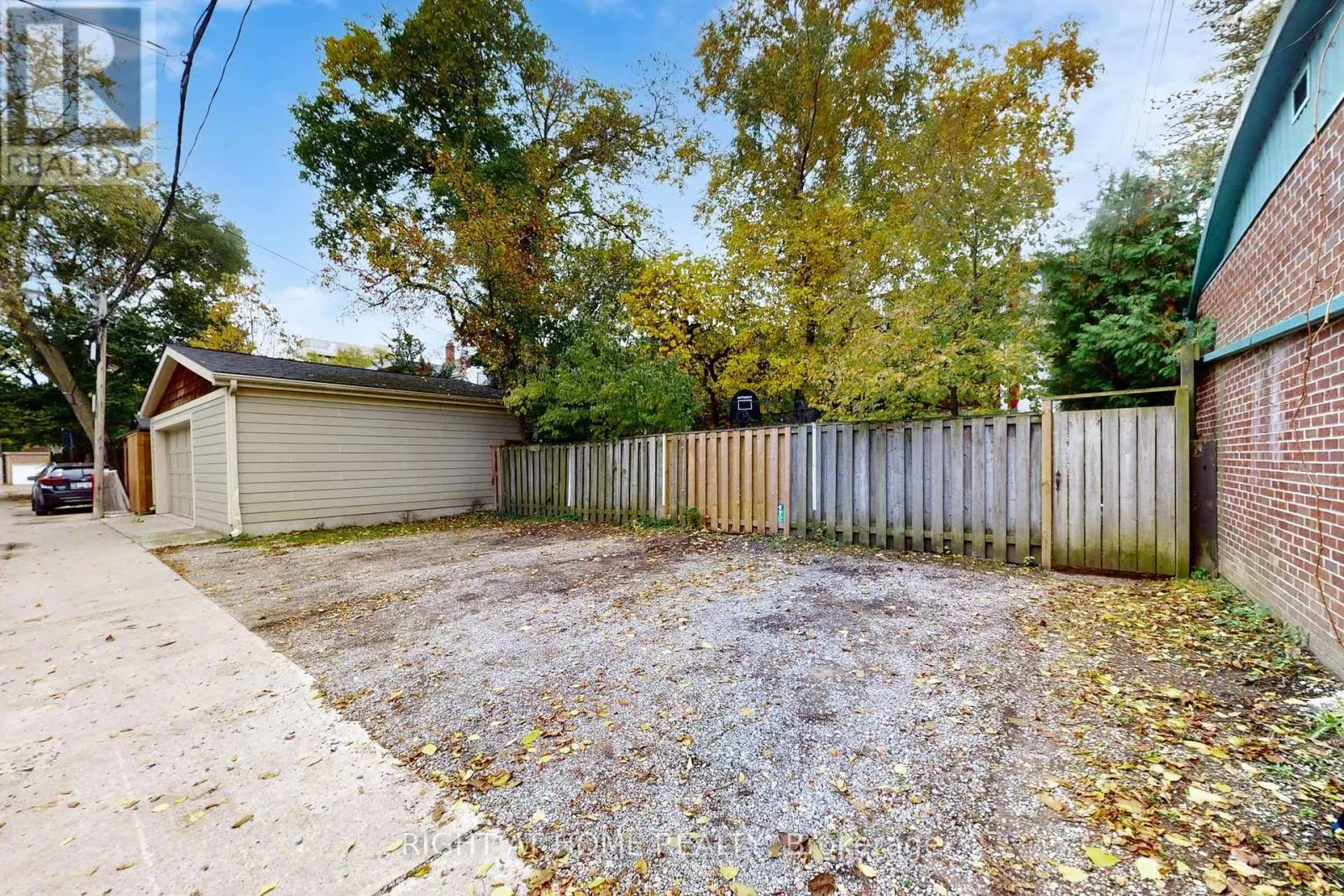 20 MCMASTER AVENUE