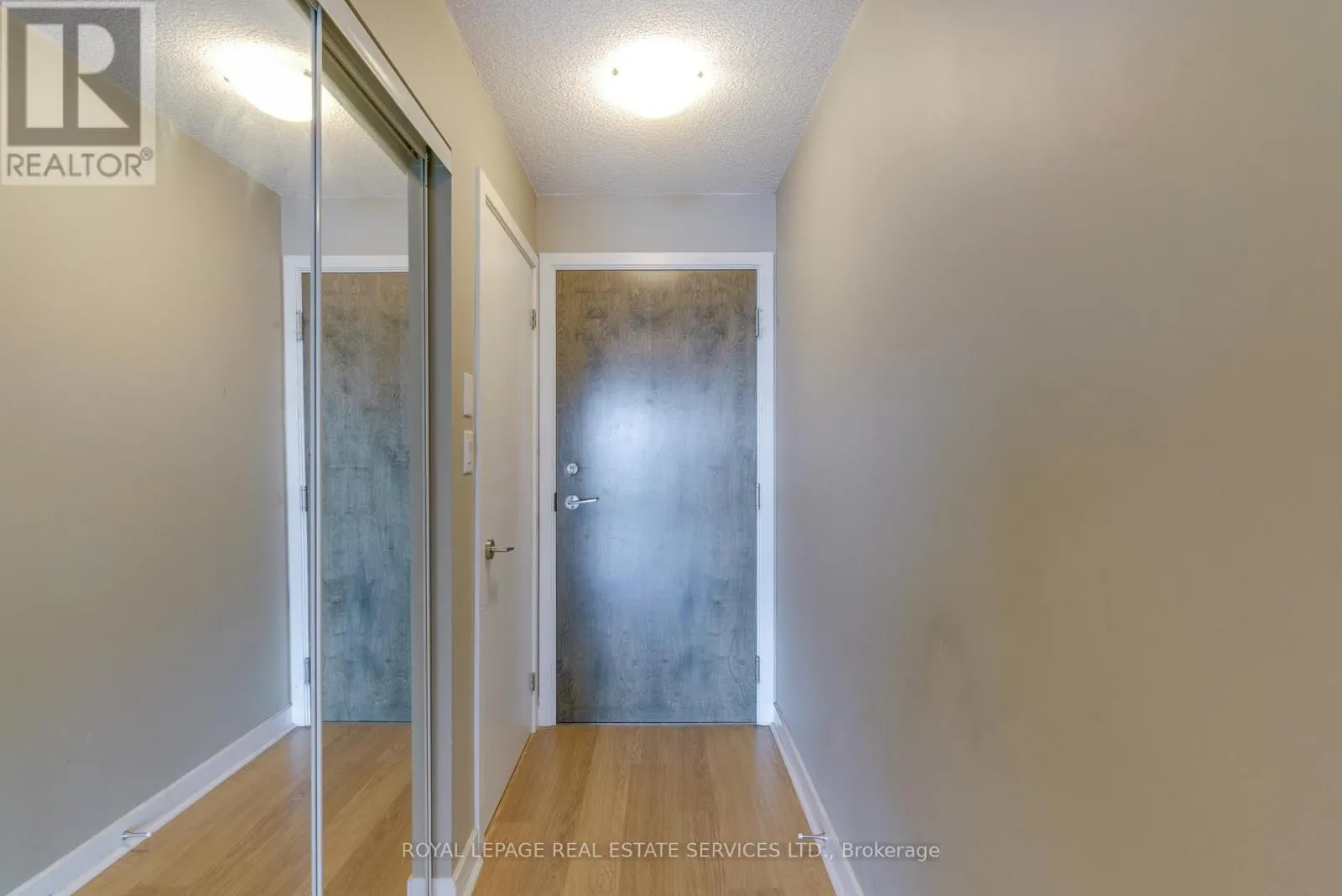 2011 - 33 BAY STREET