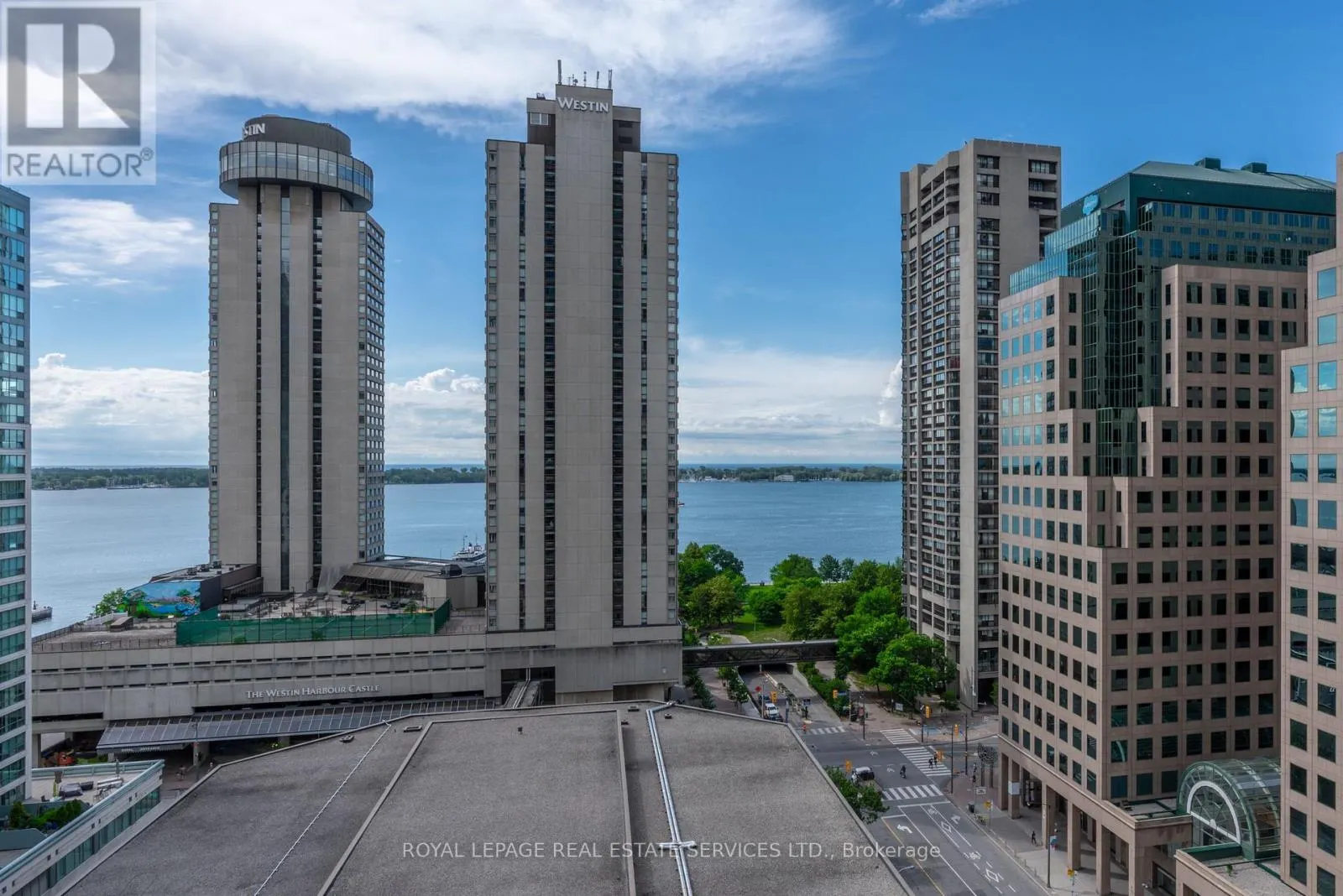 2011 - 33 BAY STREET