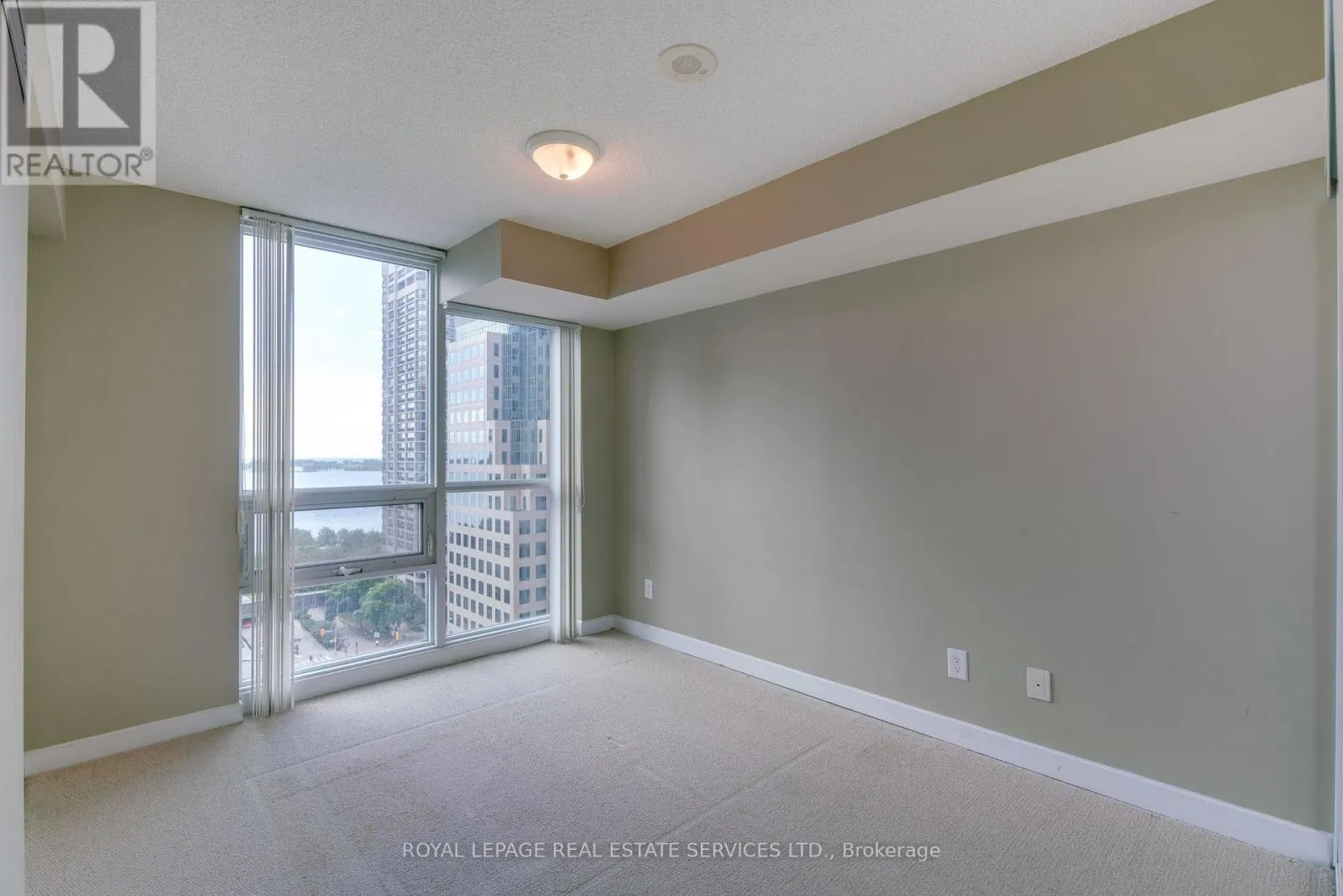 2011 - 33 BAY STREET