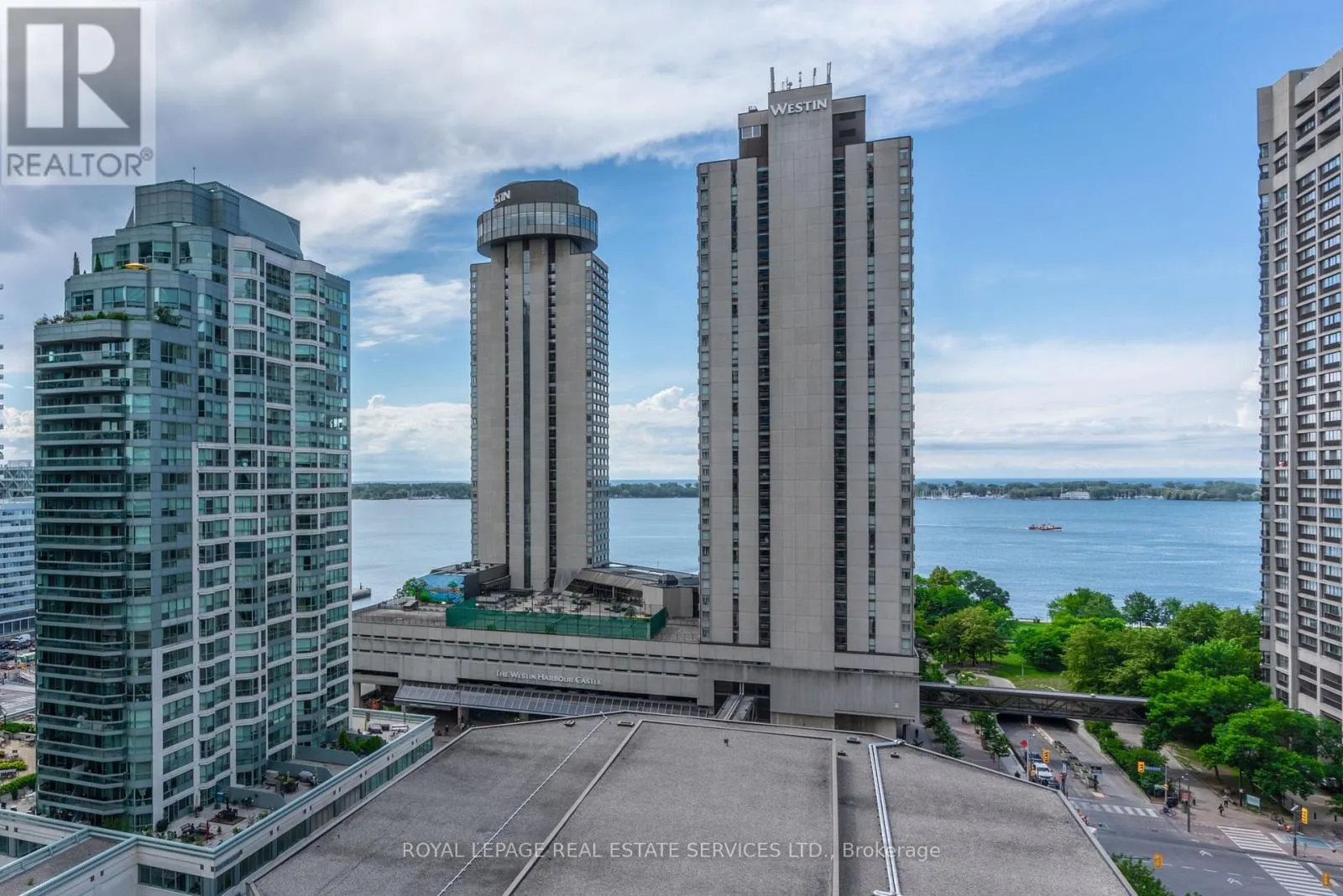 2011 - 33 BAY STREET