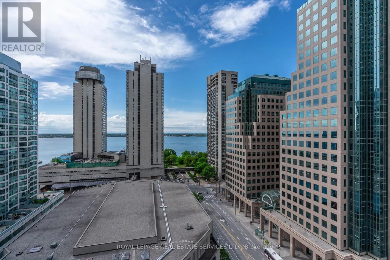 2011 - 33 BAY STREET