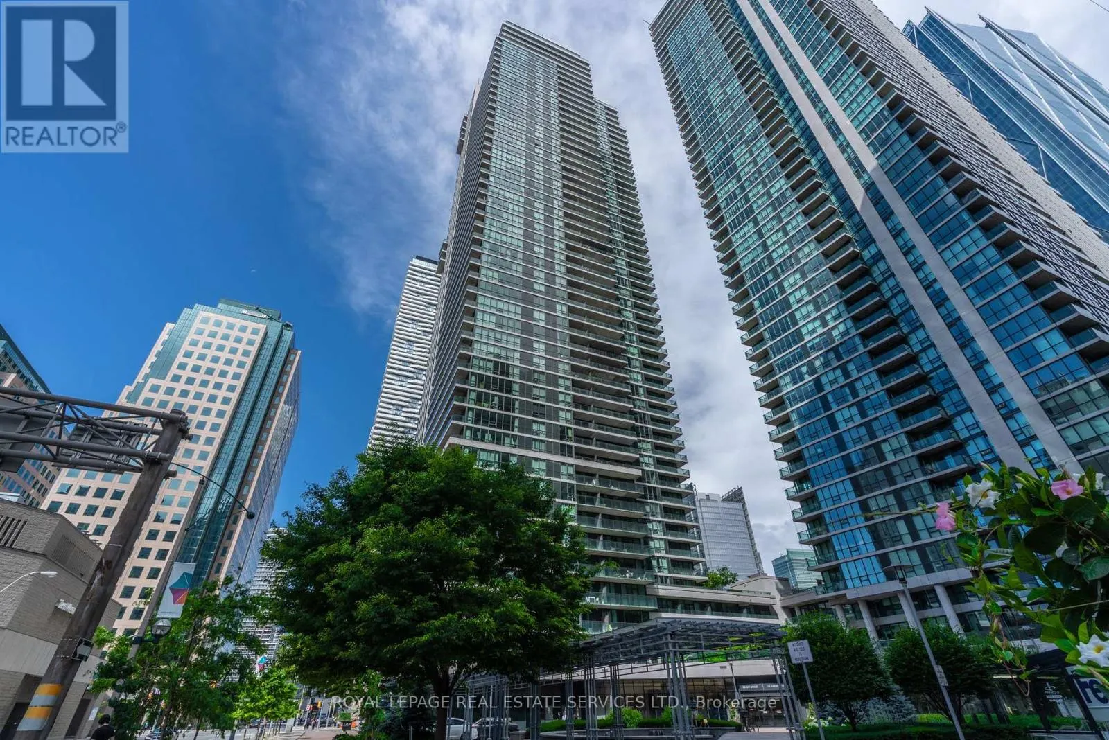 2011 - 33 BAY STREET