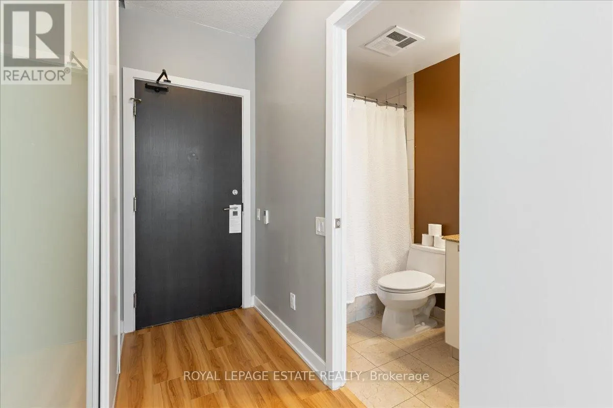 811 - 33 CHARLES STREET E