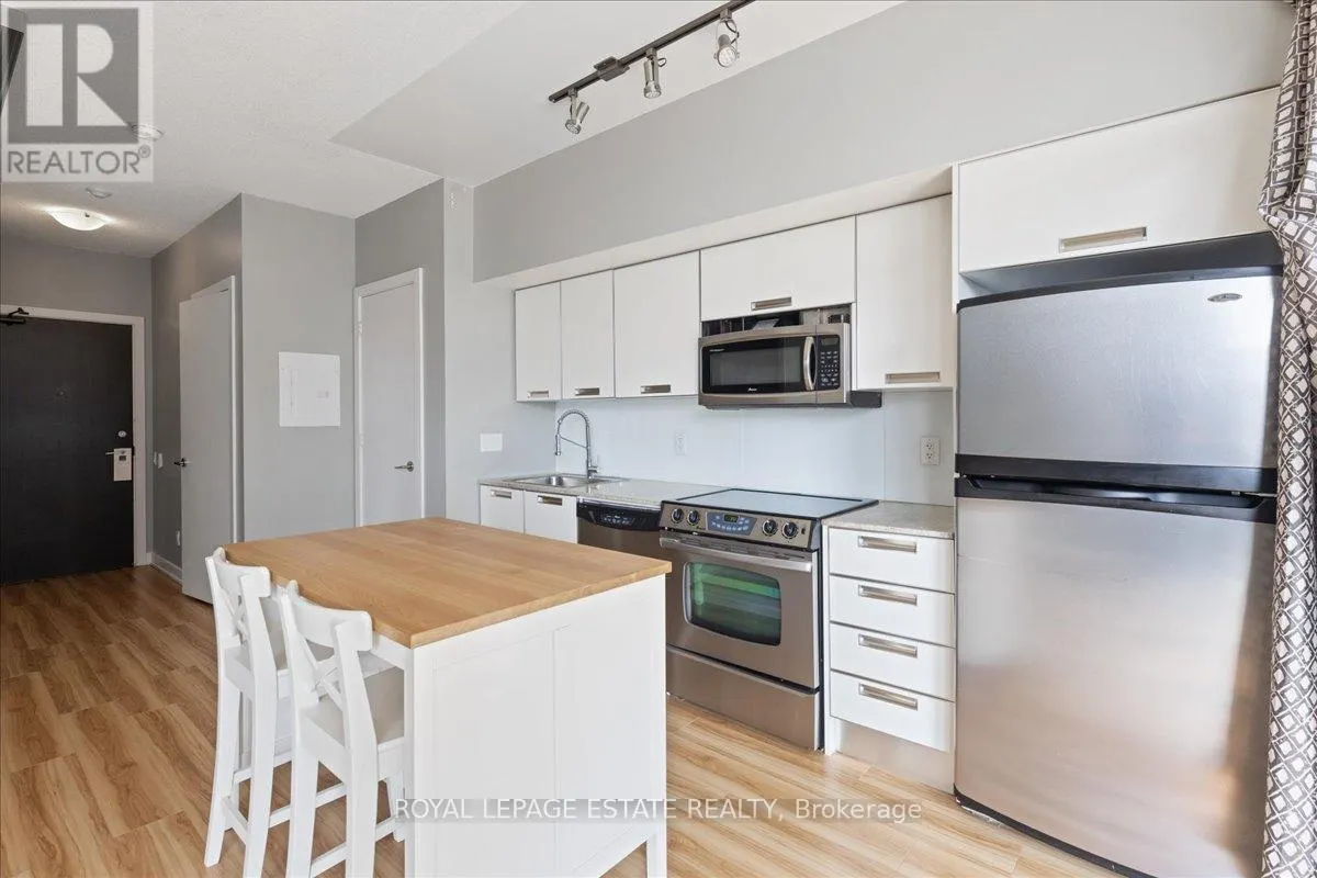 811 - 33 CHARLES STREET E