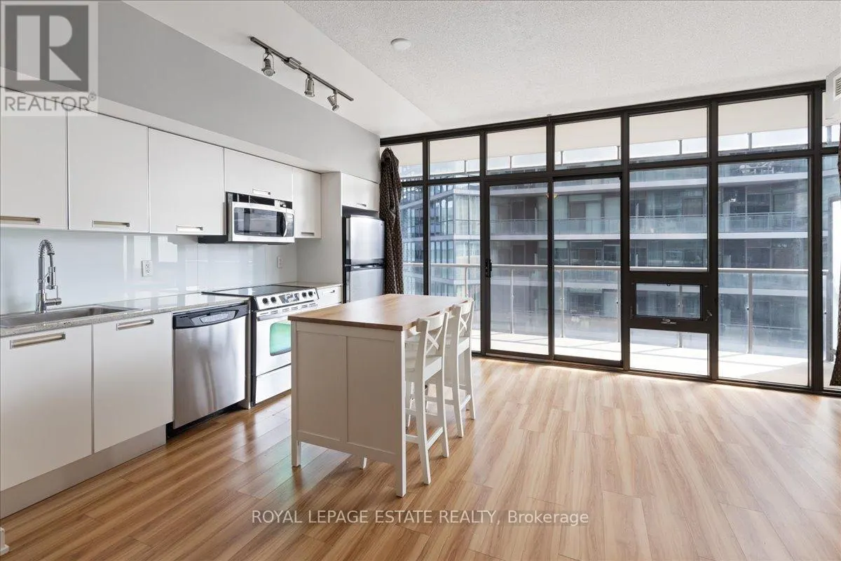 811 - 33 CHARLES STREET E
