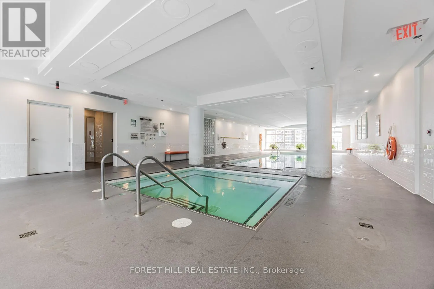 306 - 350 WELLINGTON STREET W