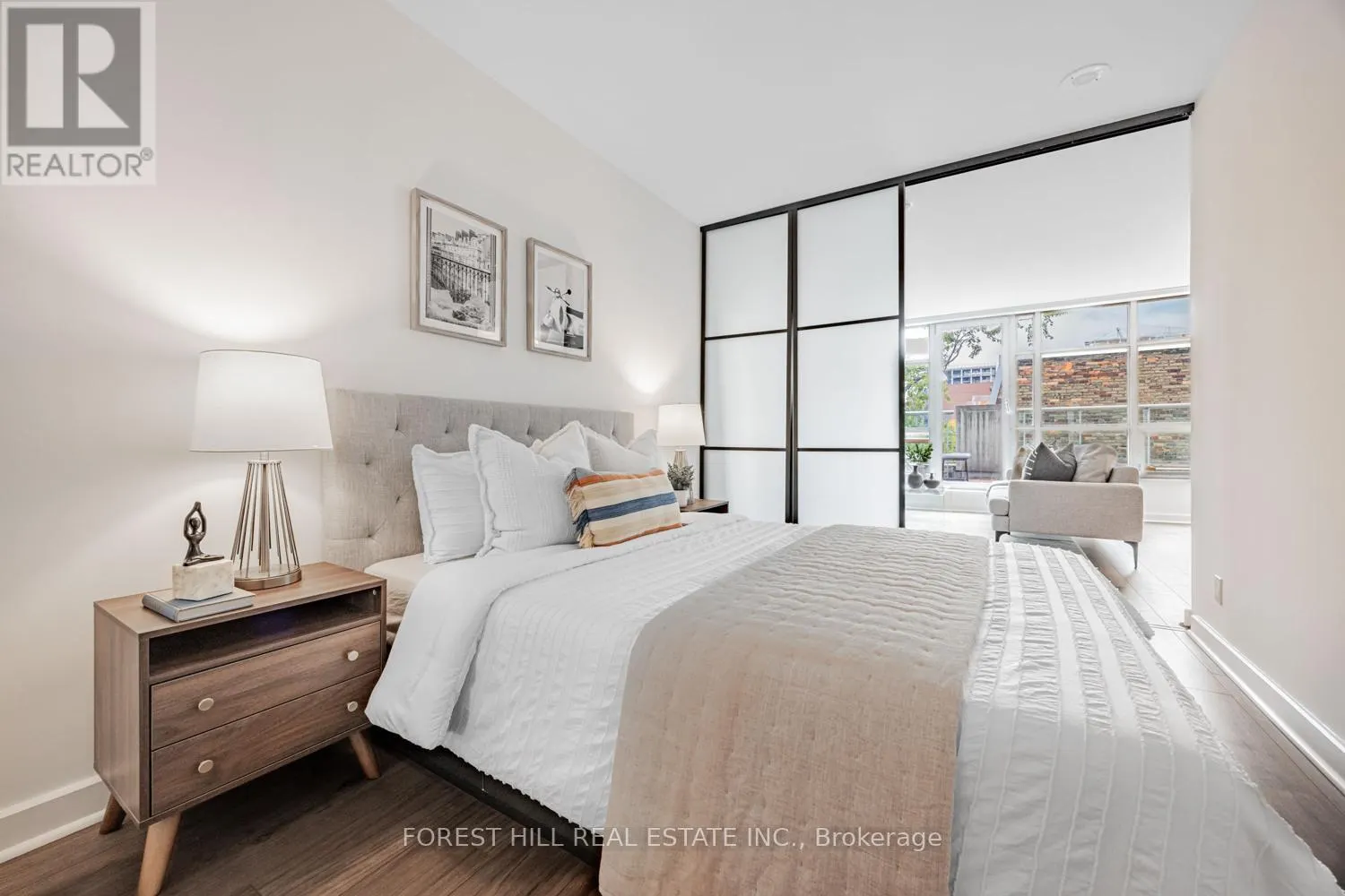 306 - 350 WELLINGTON STREET W