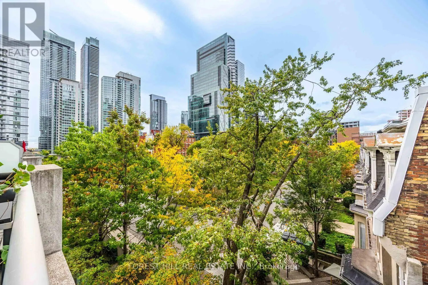 306 - 350 WELLINGTON STREET W