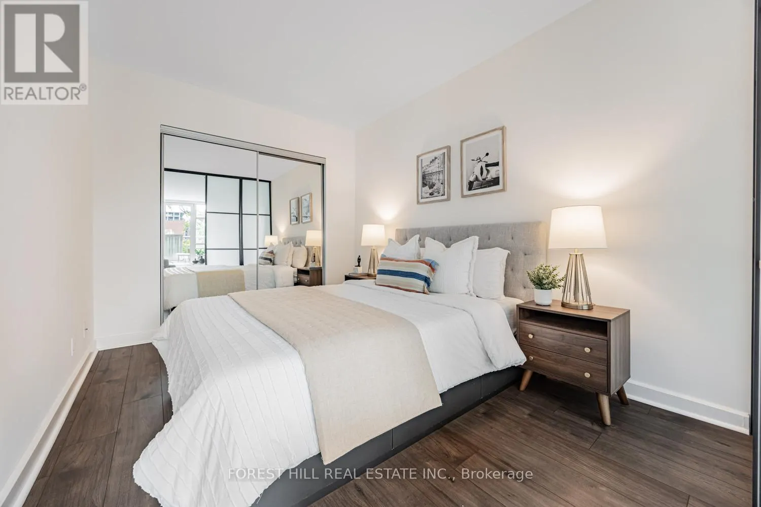 306 - 350 WELLINGTON STREET W