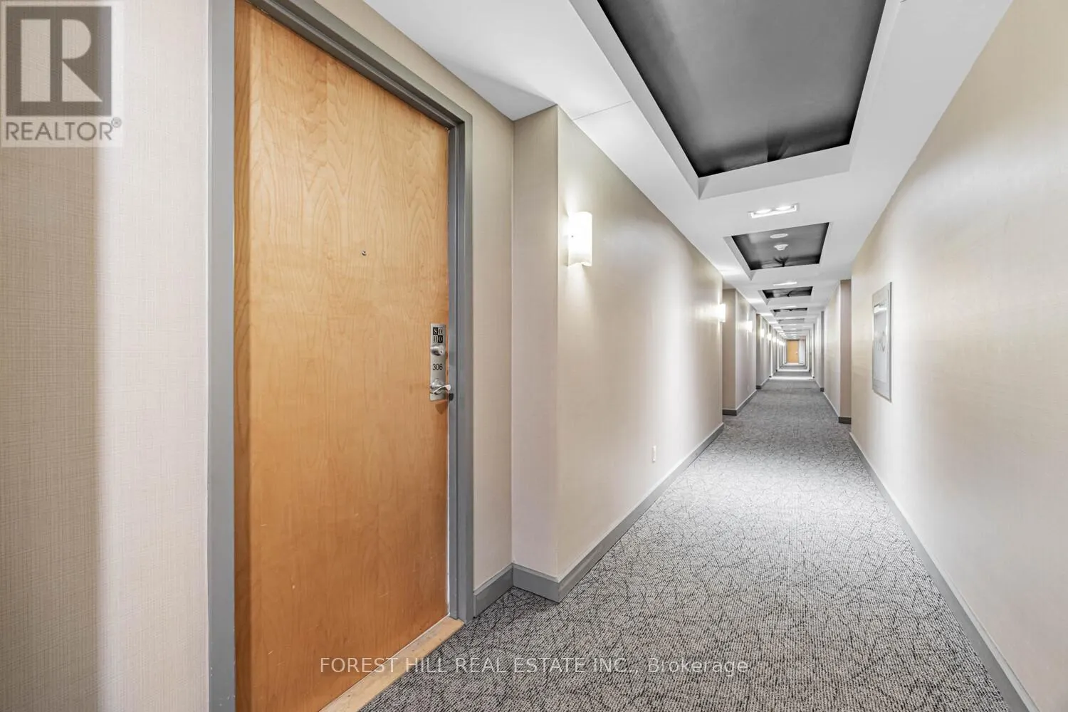 306 - 350 WELLINGTON STREET W