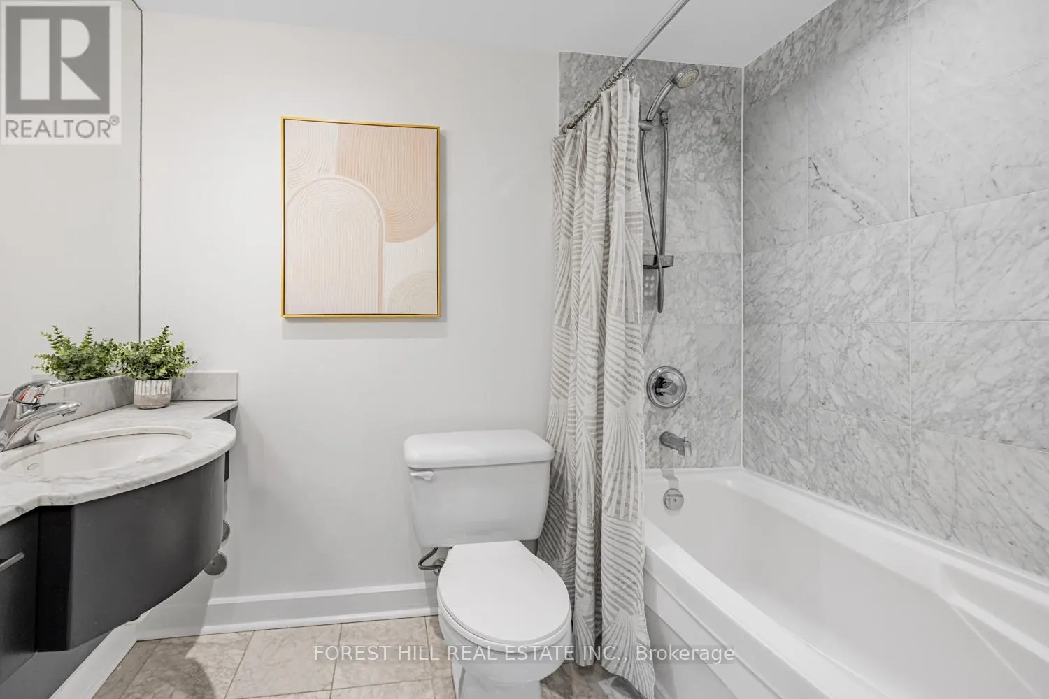 306 - 350 WELLINGTON STREET W