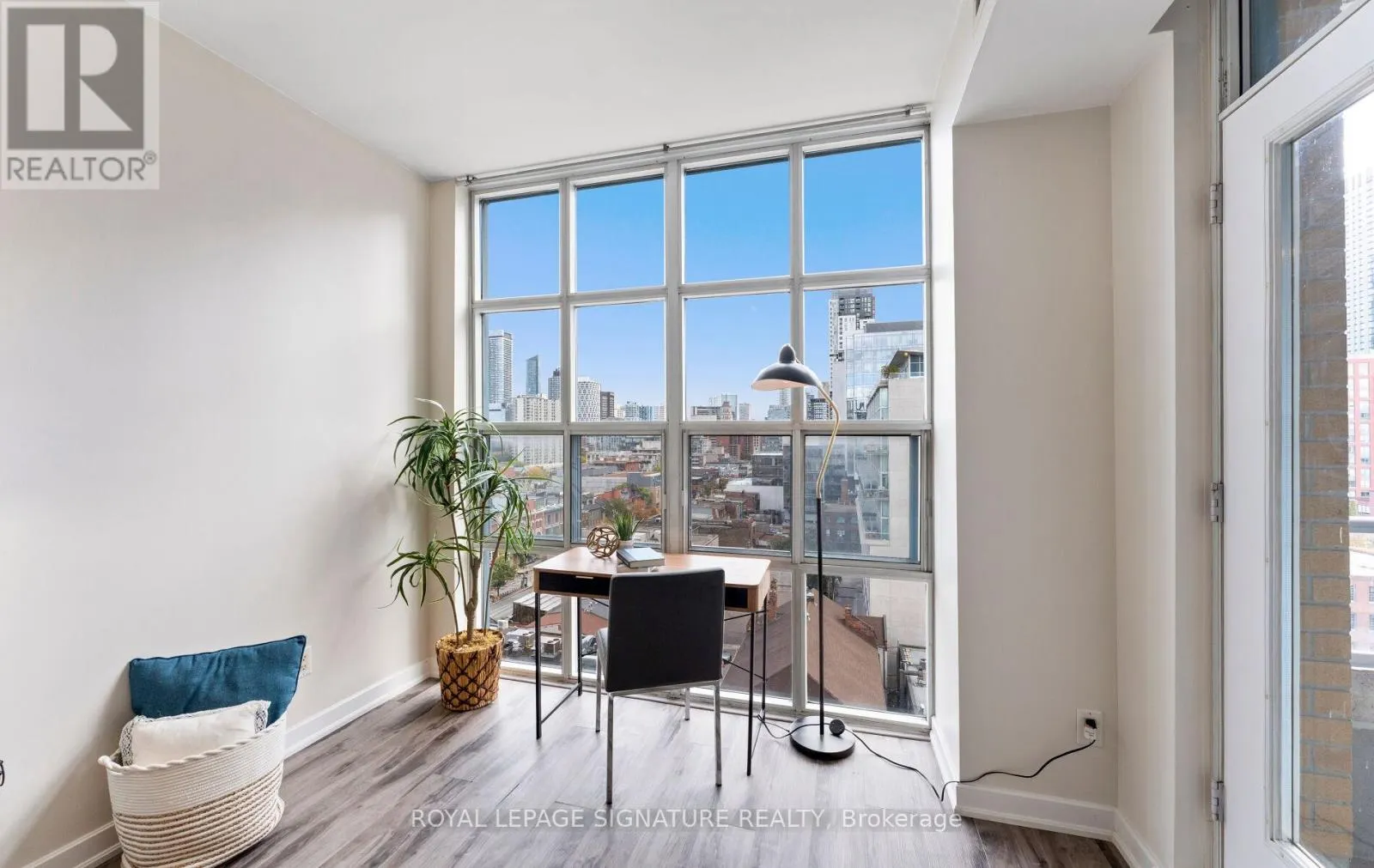 1112 - 438 RICHMOND STREET W