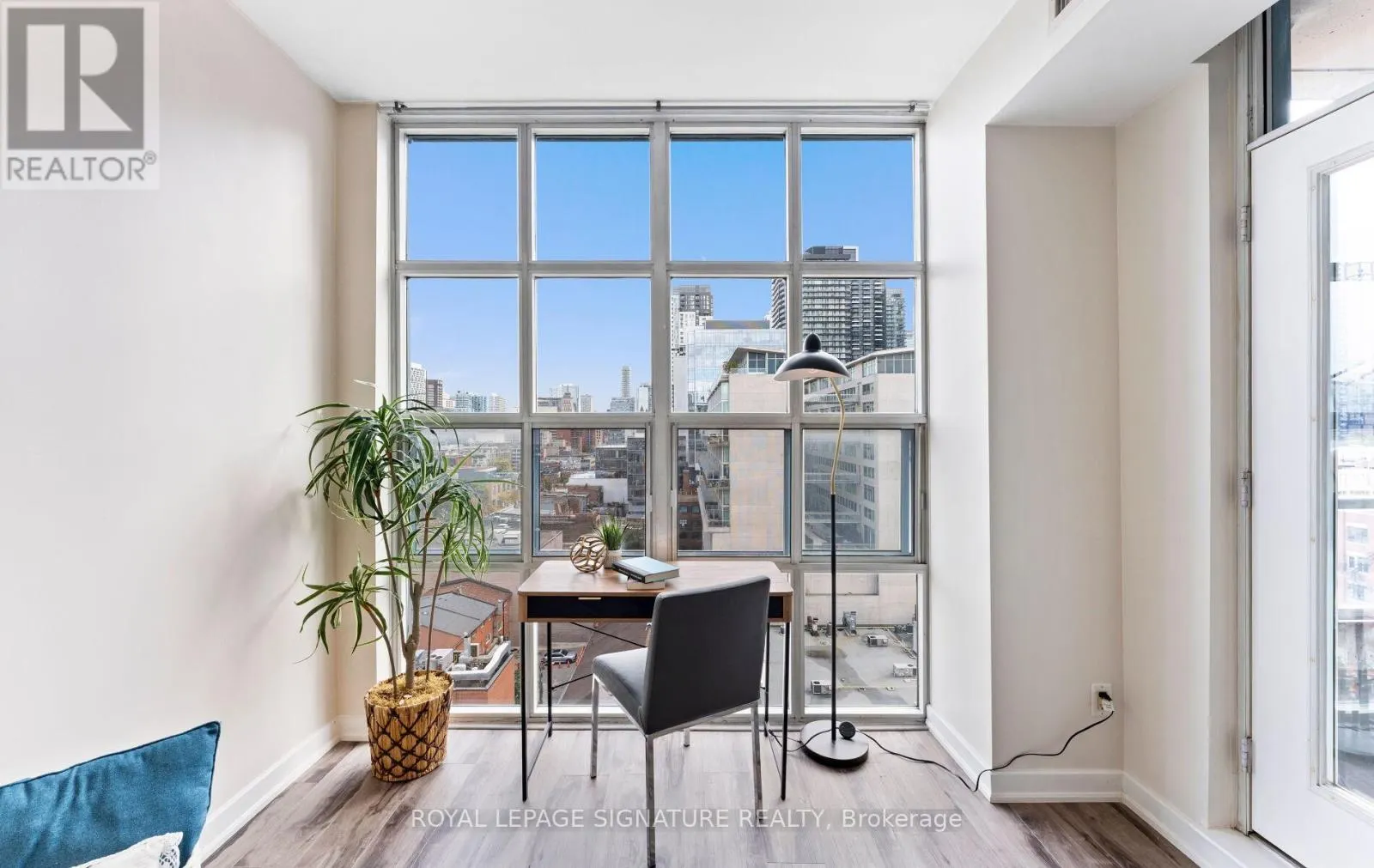 1112 - 438 RICHMOND STREET W