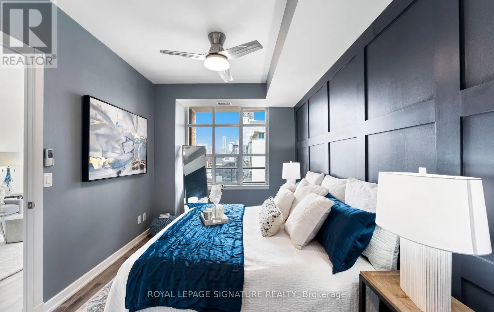 1112 - 438 RICHMOND STREET W