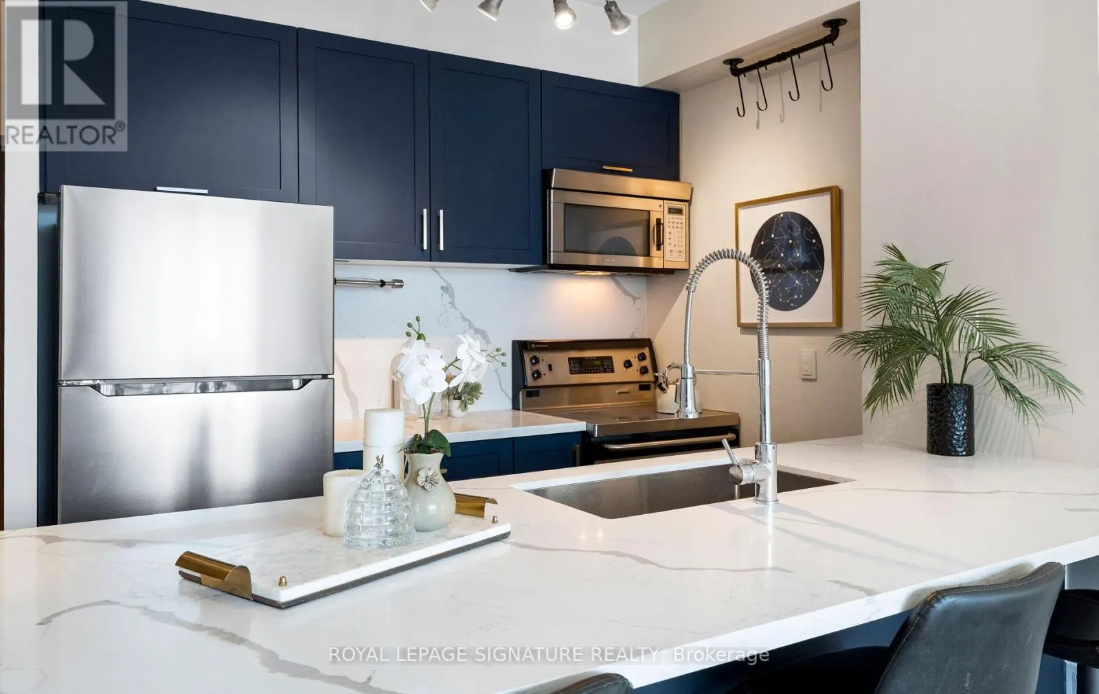 1112 - 438 RICHMOND STREET W