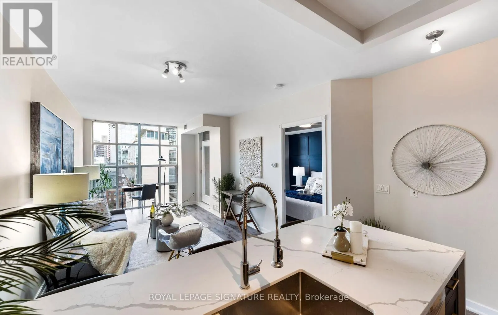 1112 - 438 RICHMOND STREET W
