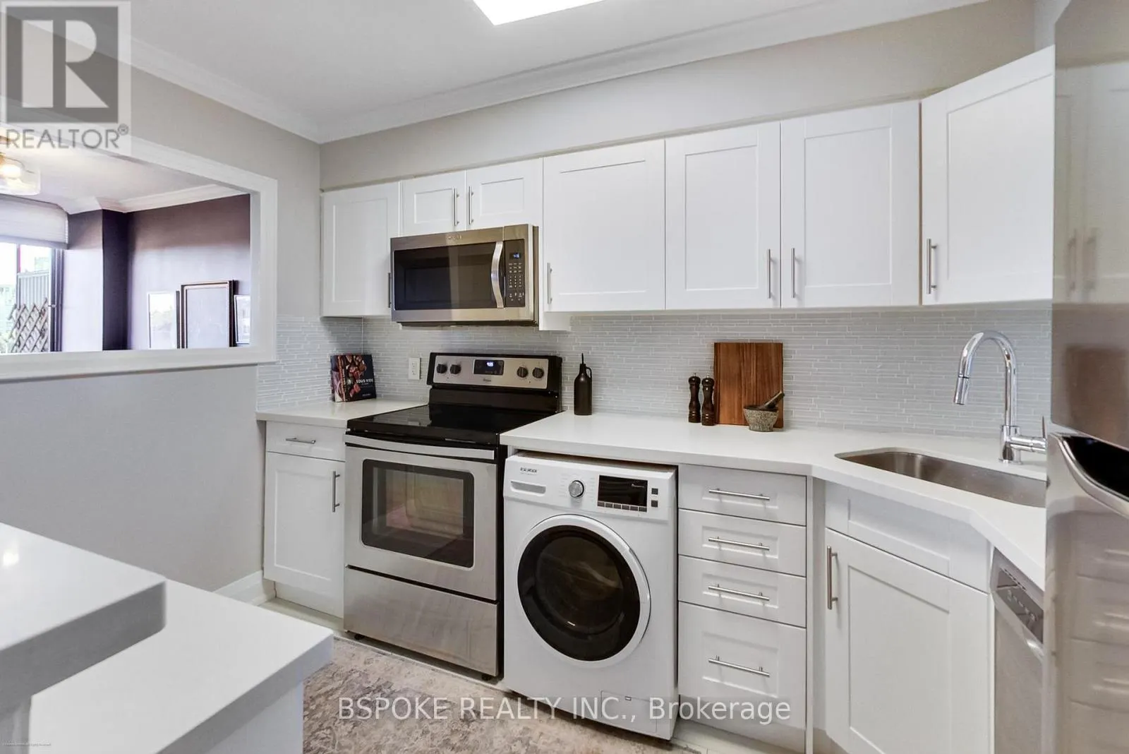 601 - 5949 YONGE STREET