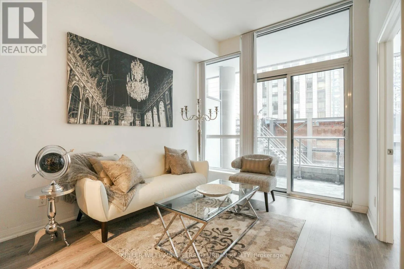 212 - 8 MERCER STREET