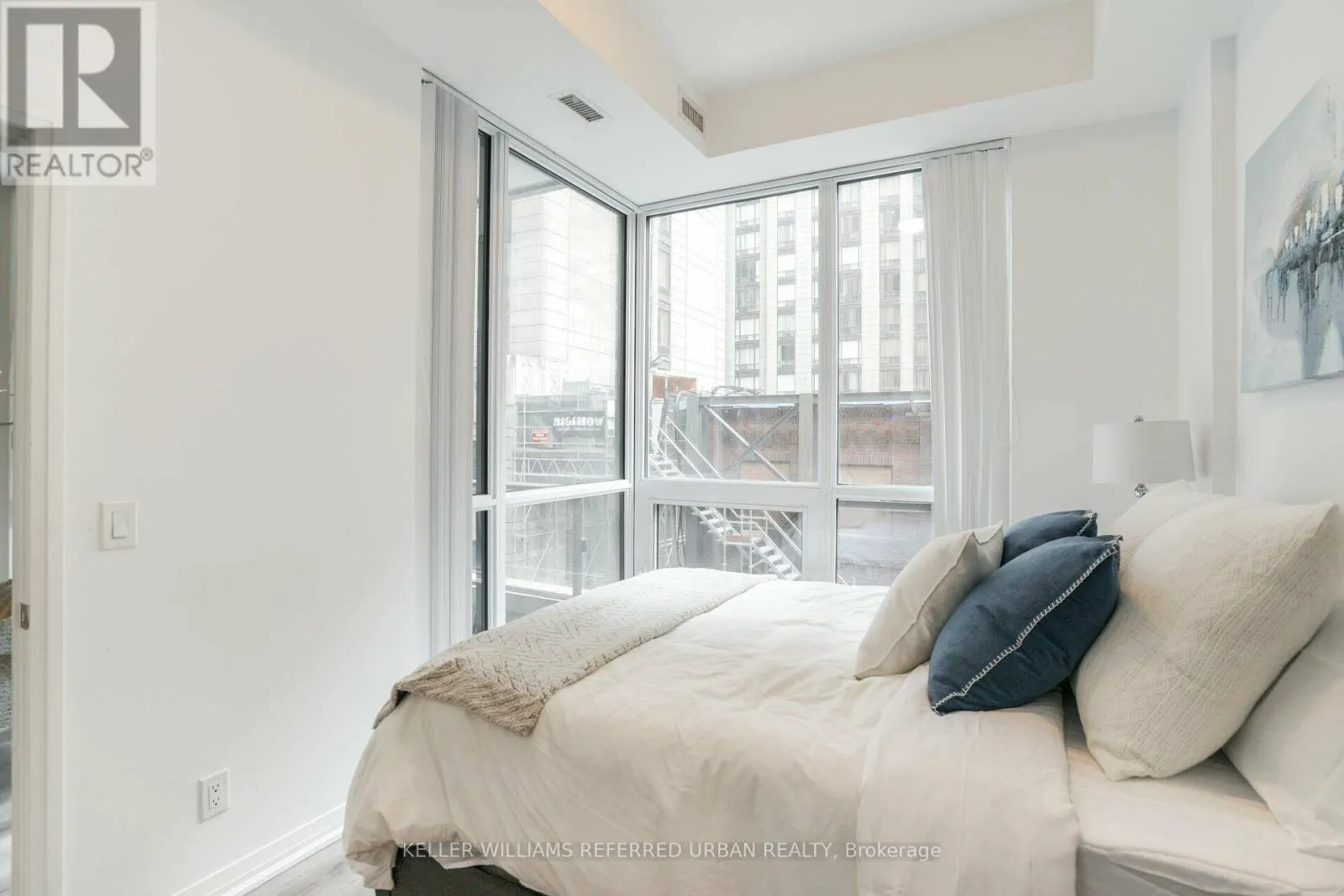 212 - 8 MERCER STREET