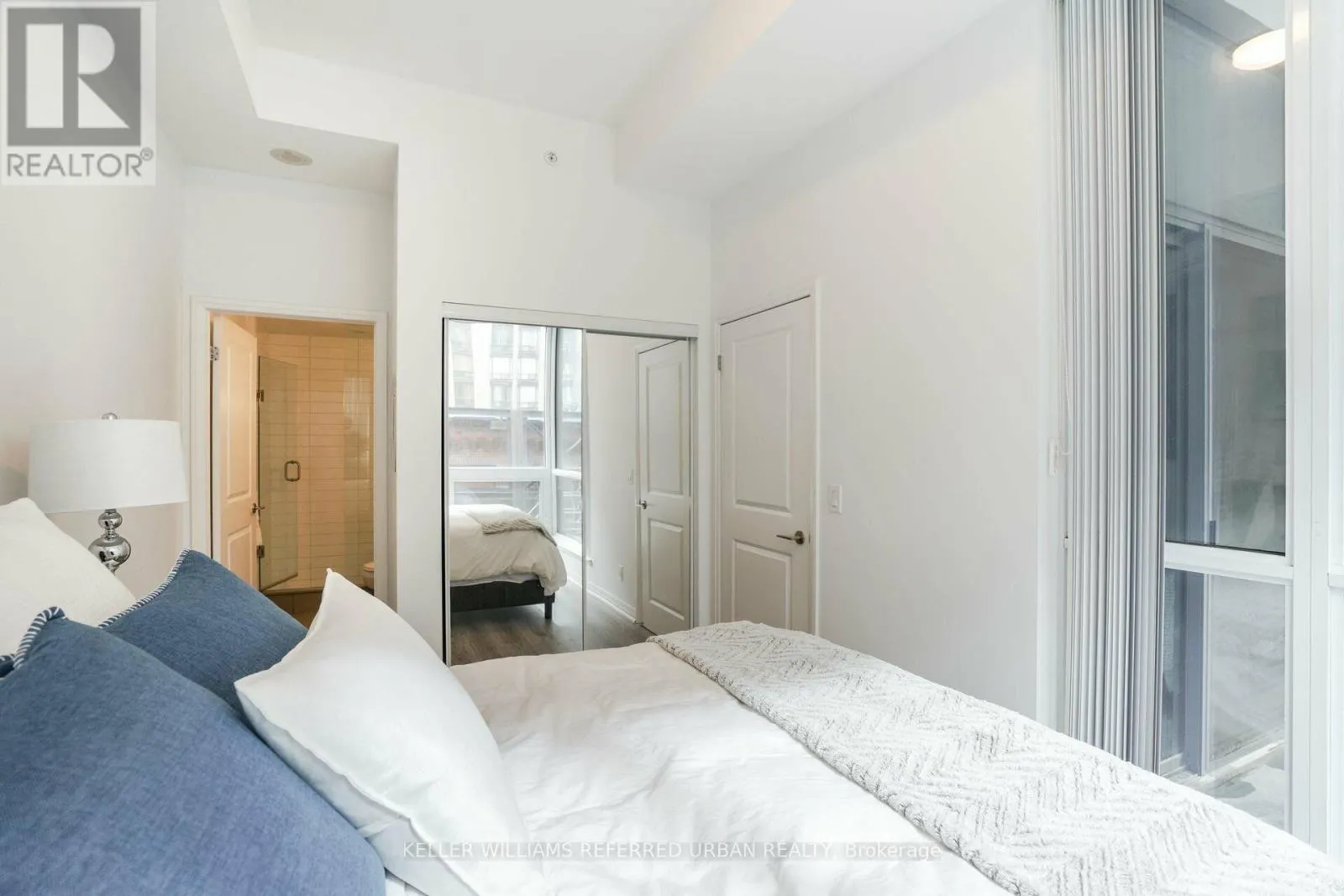 212 - 8 MERCER STREET
