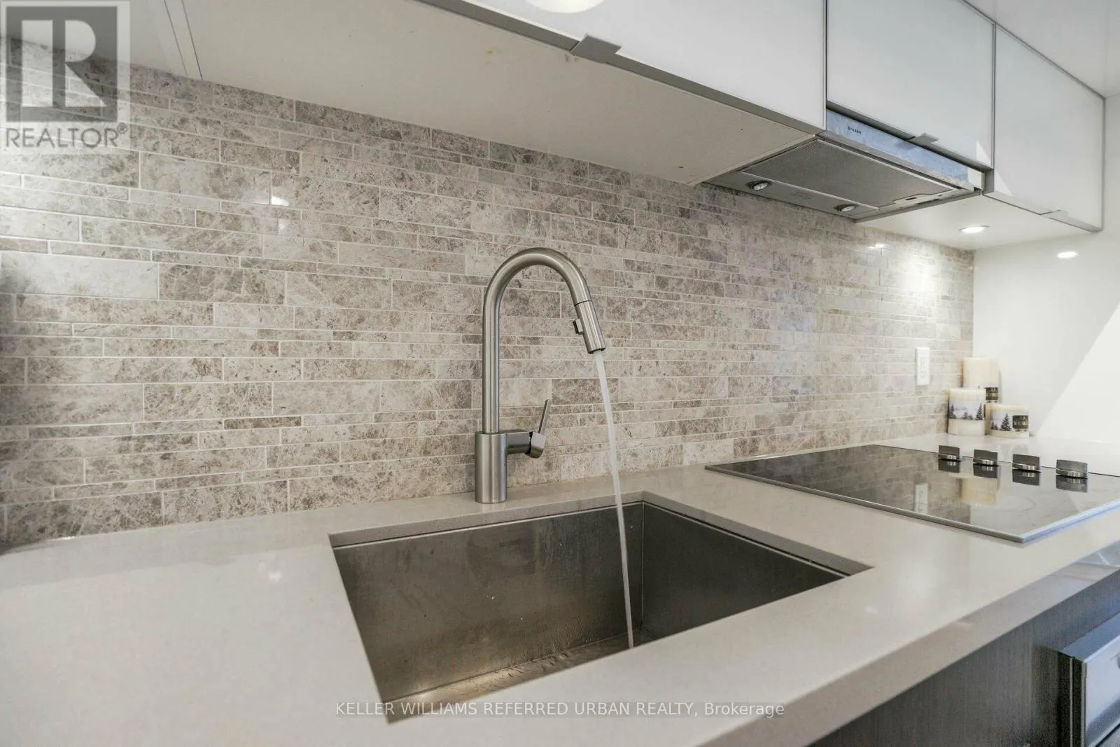 212 - 8 MERCER STREET