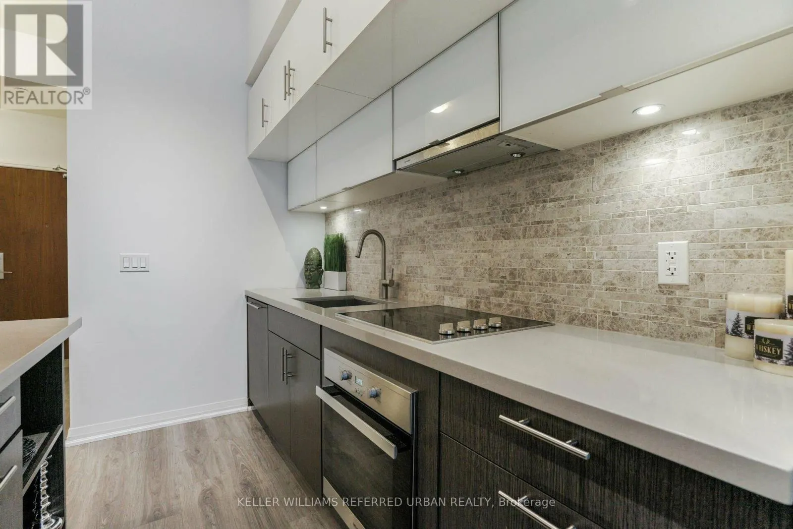 212 - 8 MERCER STREET