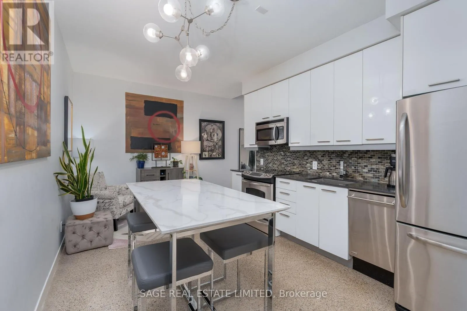 511 - 510 KING STREET E