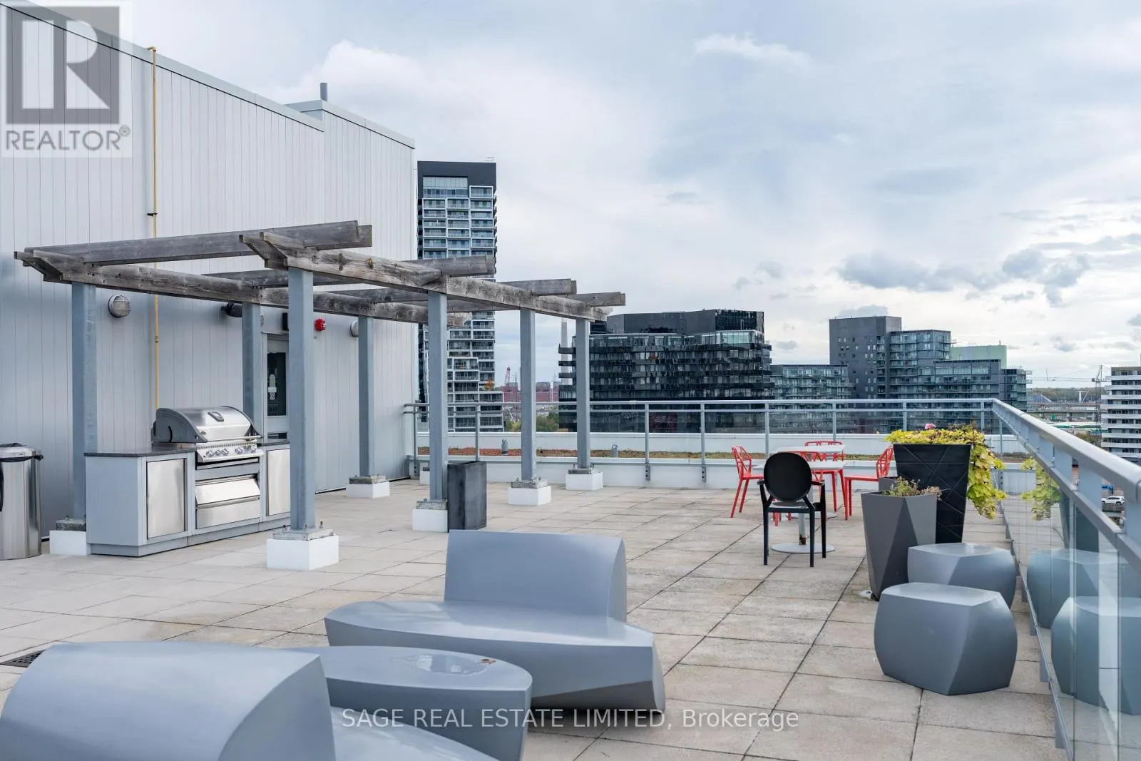 511 - 510 KING STREET E