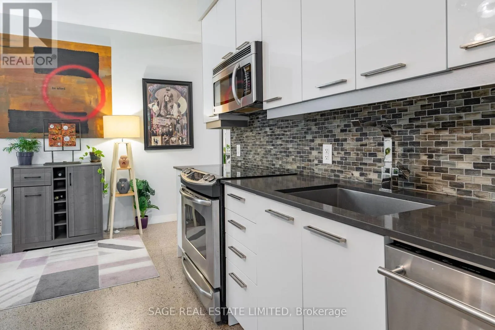 511 - 510 KING STREET E