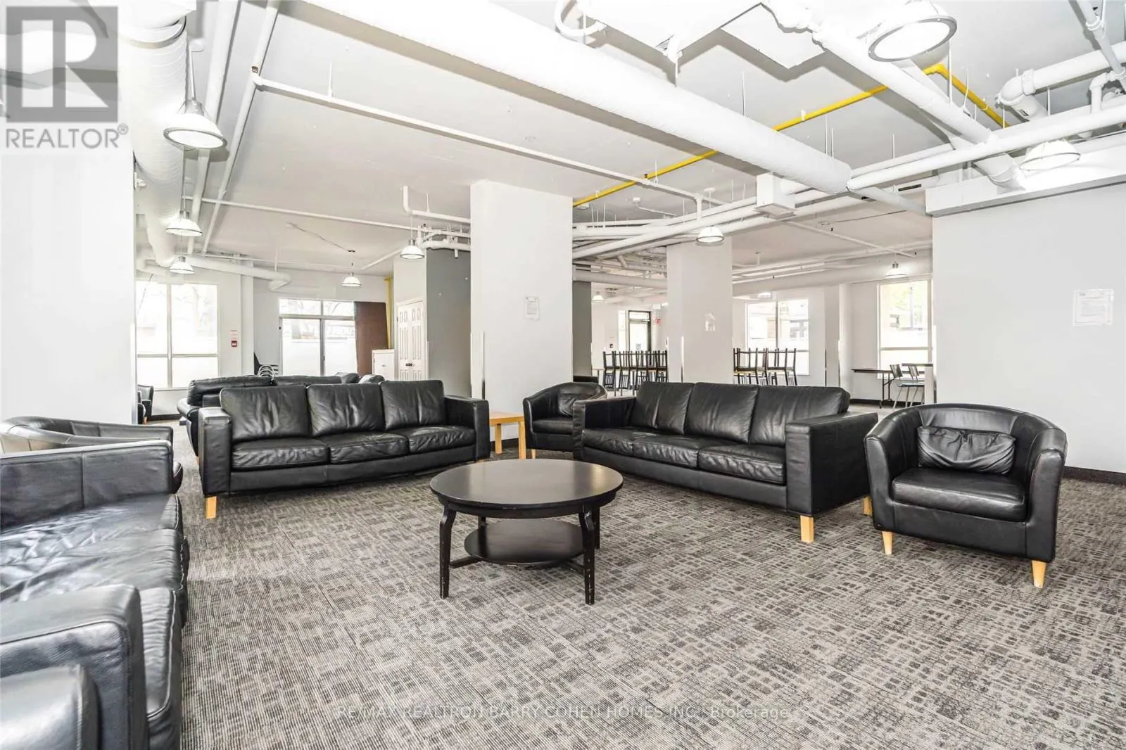 PH 803 - 800 KING STREET W