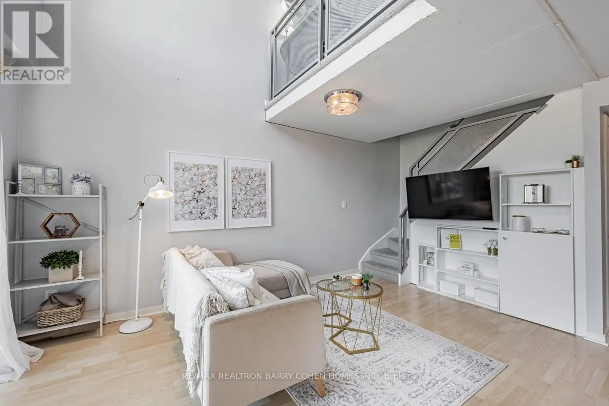 PH 803 - 800 KING STREET W