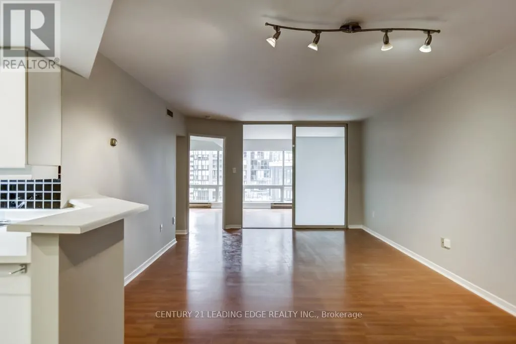 811 - 1001 BAY STREET
