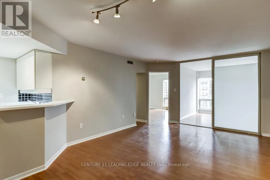 811 - 1001 BAY STREET