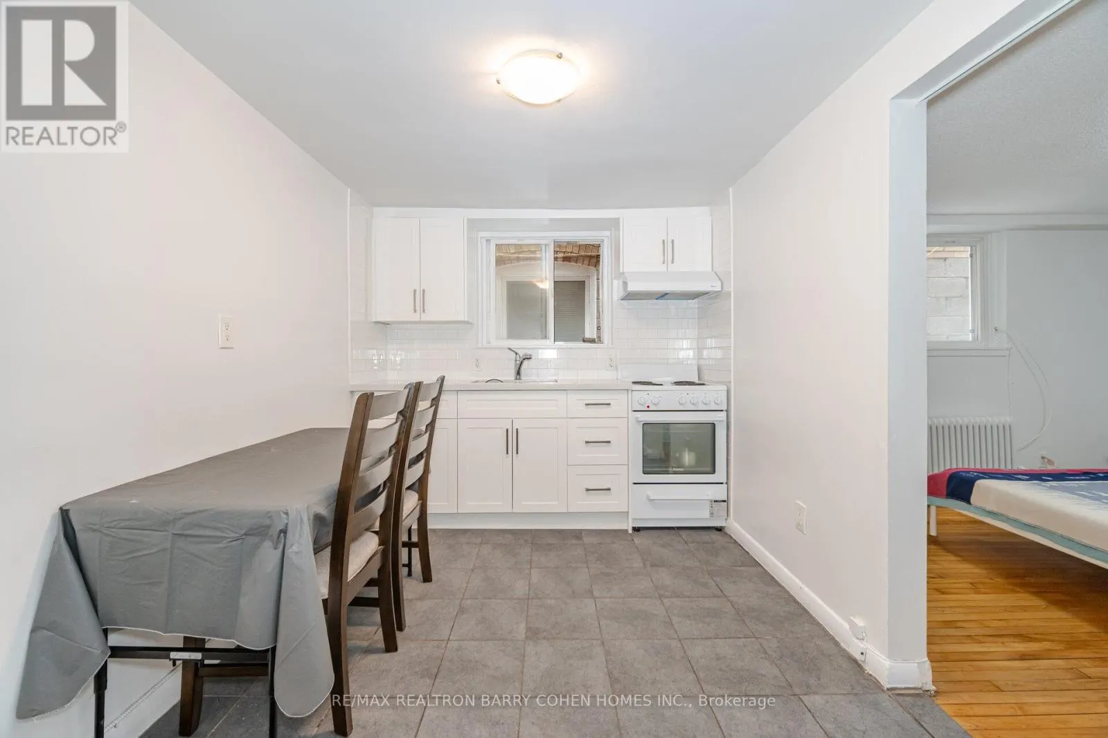 1 - 475 WINONA DRIVE